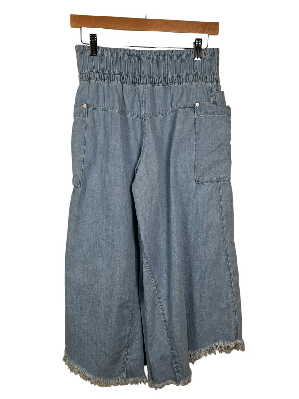 WE THE FREE Chambray Culotte Jeans Wide Leg Cropped Paperbag Waist XS
Boho - Picture 6 of 13